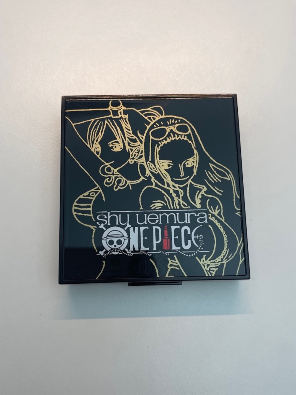 READ Shu Uemura ✖ One Piece Fearless Crew Highlighter Gold Feast Nami Robin